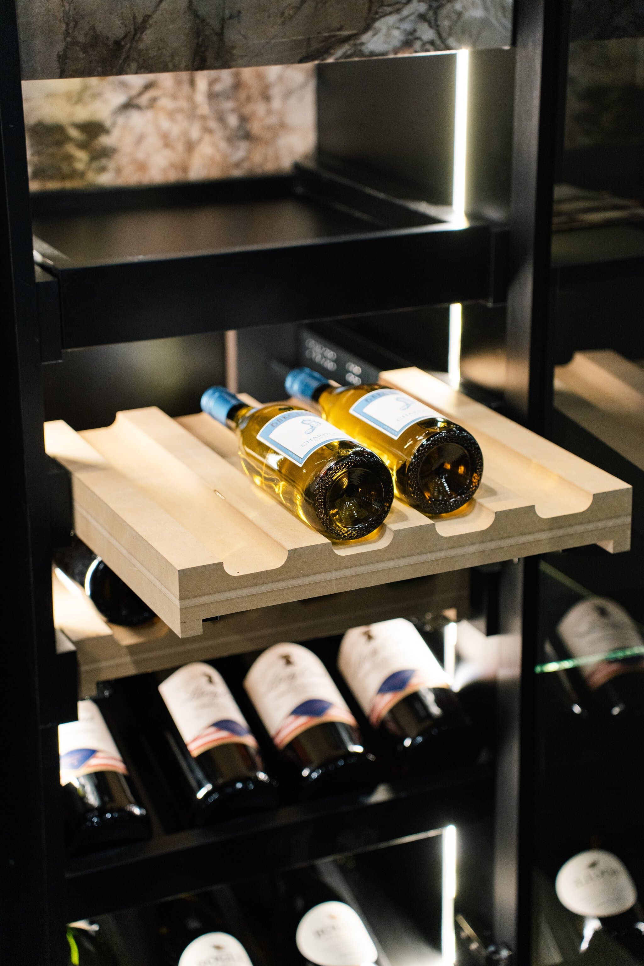 Exhibition glass cabinet design 2