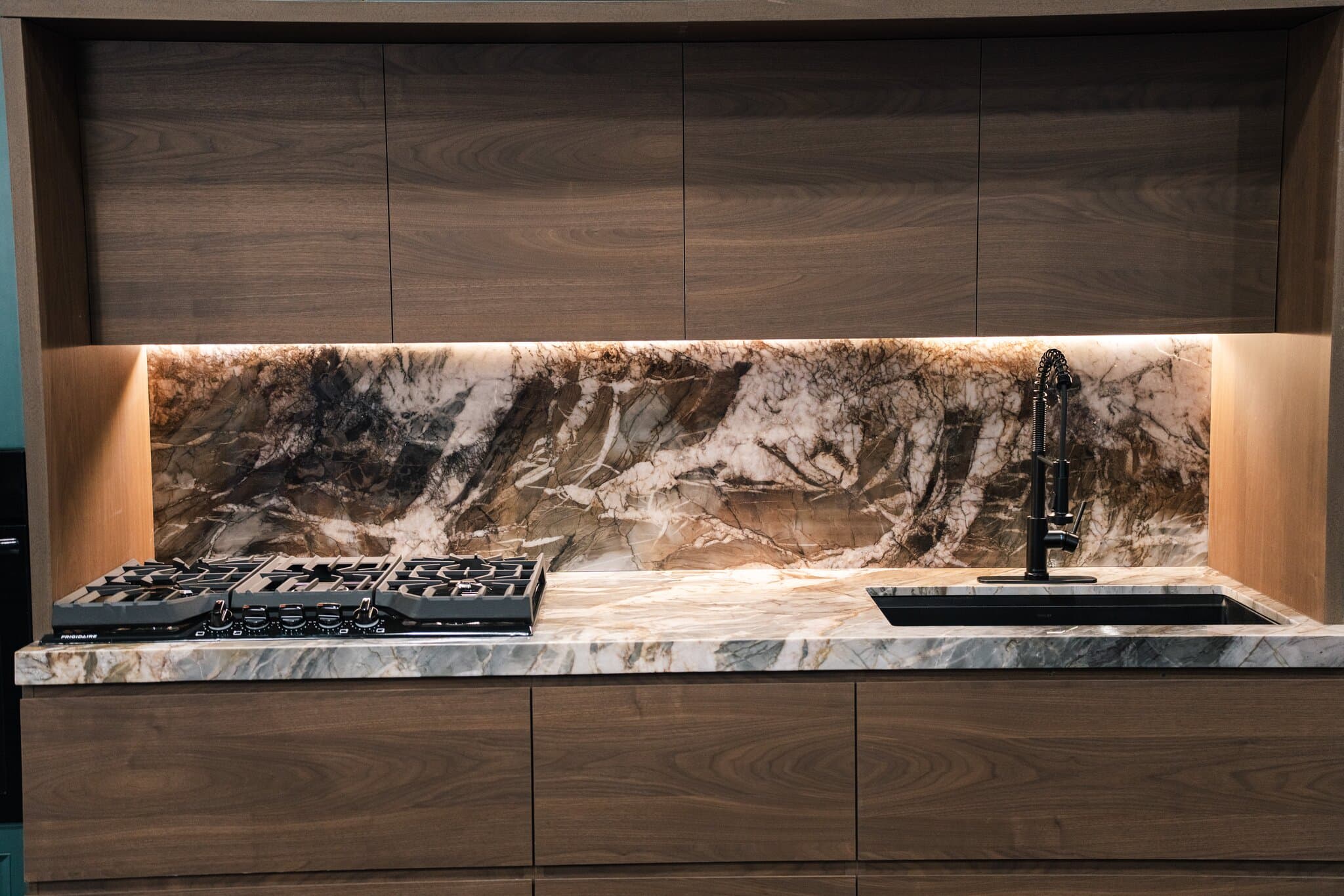 Exhibition kitchen cabinet design 12