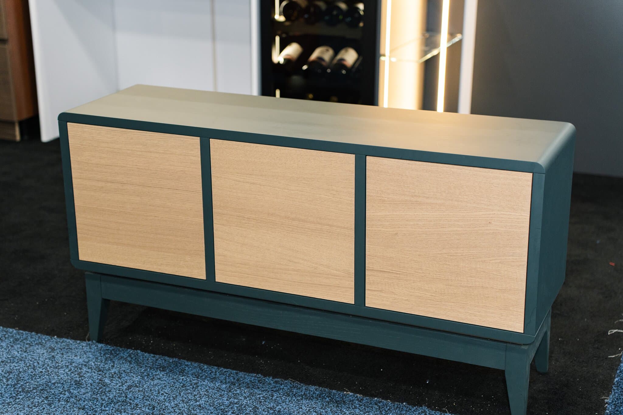 Exhibition long table design 3